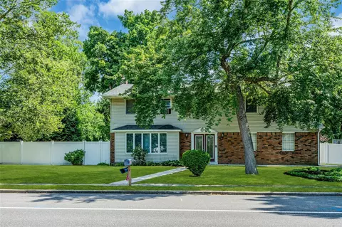 1296 Townline Rd, Hauppauge, NY 11788