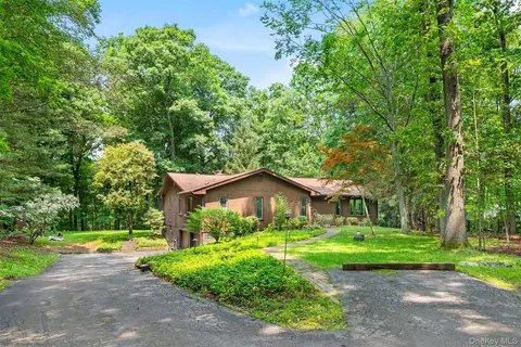 99 Dogwood Rd, East Fishkill, NY 12533