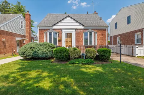 10 Wilton St, North Hempstead, NY 11040