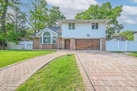 1096 Pearl St, Valley Stream, NY 11581