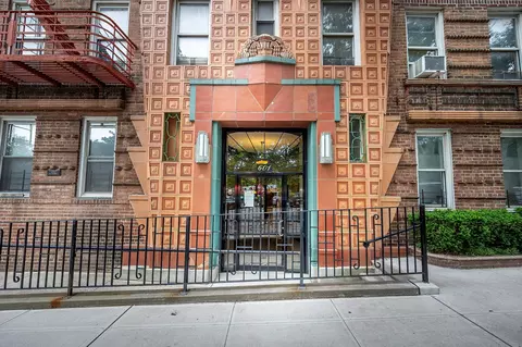 601 Pelham Pkwy N #516, New York, NY 10467