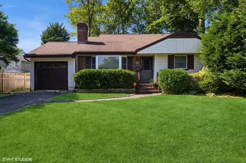 3028 Lawrence Pl, Wantagh, NY 11793
