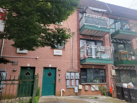 638 Grassmere Ter, Far Rockaway, NY 11691