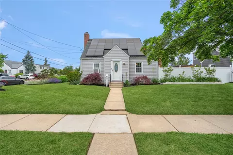 204 Leonard St, North Bellmore, NY 11710