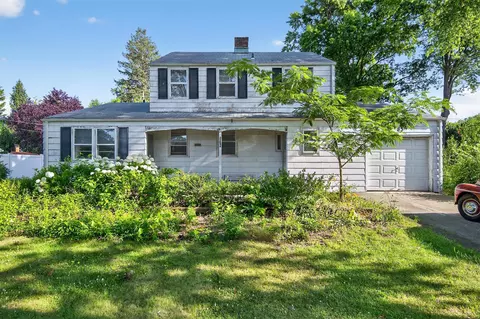 85 Aspinwall St, North Hempstead, NY 11590