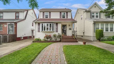 89-50 218 St, New York, NY 11427