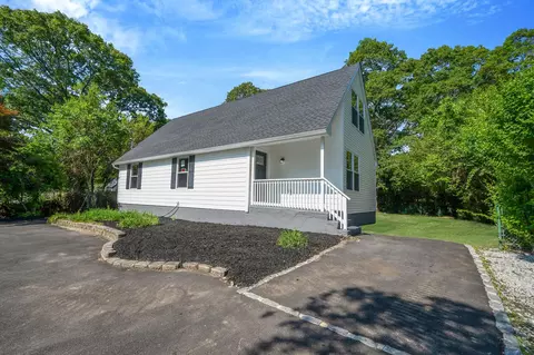 188 W Yaphank Rd, Coram, NY 11727