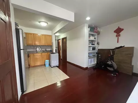 14449 Barclay Ave #5D, Flushing, NY 11355