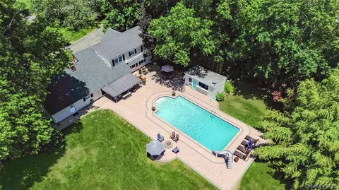 843 Orchard Ln, Oyster Bay, NY 11771