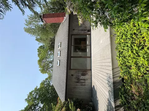 165 Roses Grove Rd, Southampton, NY 11968