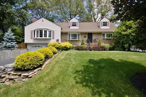 2 Short Hill Rd, Clarkstown, NY 10956