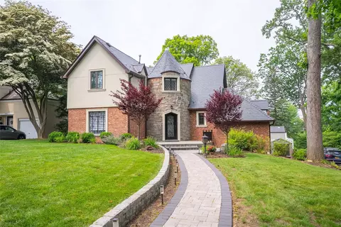 2 Wyngate Pl, North Hempstead, NY 11021