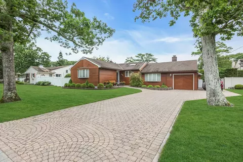 102 Bayview Ave, East Islip, NY 11730