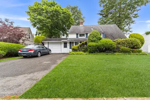 12 Melody Ln, Westbury, NY 11590