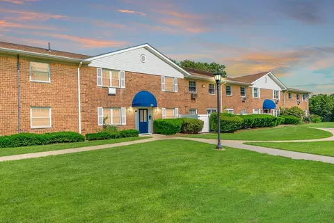 460 Old Town Rd #26P, Port Jefferson Station, NY 11776