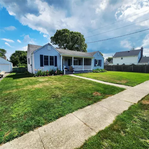 200 E 11th St, Huntington Station, NY 11746