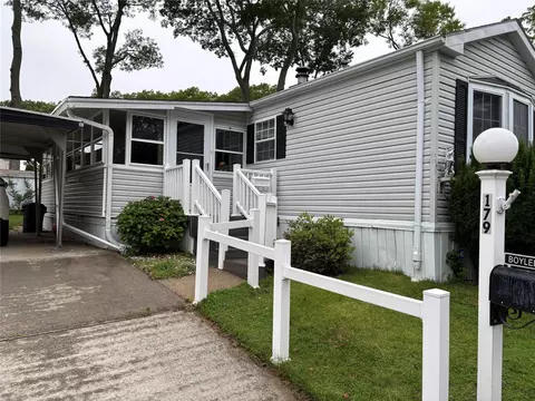 1661-179 Old Country Rd, Riverhead, NY 11901