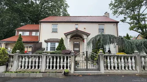 146-28 Bayside Ave, New York, NY 11354
