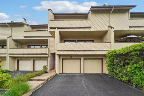 26 Dakota Ct, Ramapo, NY 10901