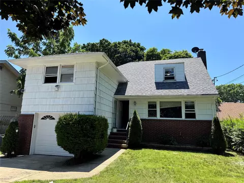 104 Phoenix St, Hempstead, NY 11550