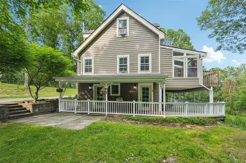 25 Cascade Lake Rd, Warwick, NY 10990