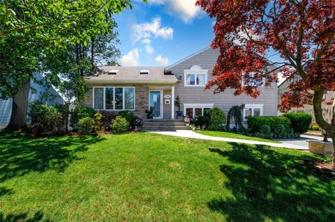 3706 Regent Ln, Wantagh, NY 11793