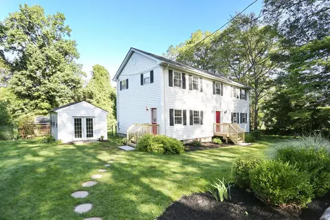 26 Johnsons Ln, Clarkstown, NY 10956