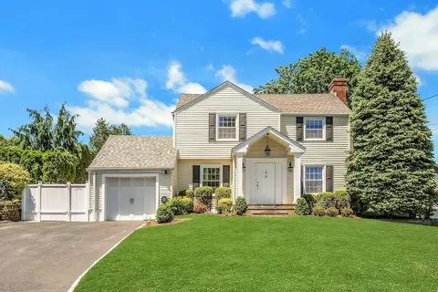 4 Longview Dr, Eastchester, NY 10709