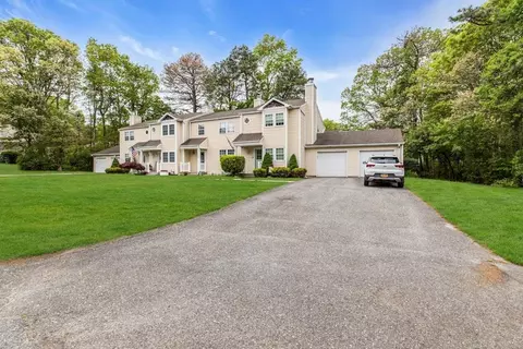 29 Jefferson, Yaphank, NY 11980