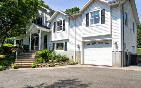 25 Mckinley St, Orangetown, NY 10965