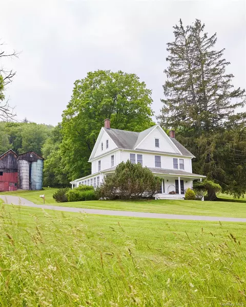 54 Davis Ln, Neversink, NY 12740