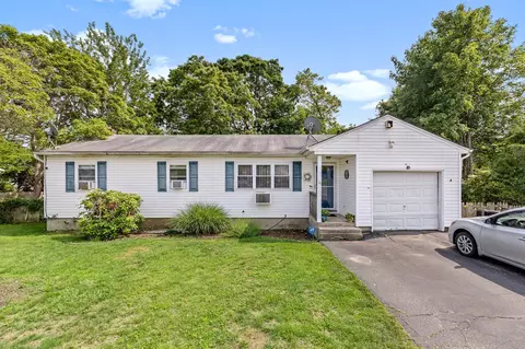 18 Happy Acres Dr, Shirley, NY 11967
