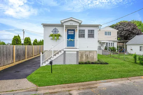 830 Ocean St, Lindenhurst, NY 11757