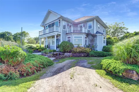 458 Riviera Dr, Mastic Beach, NY 11951