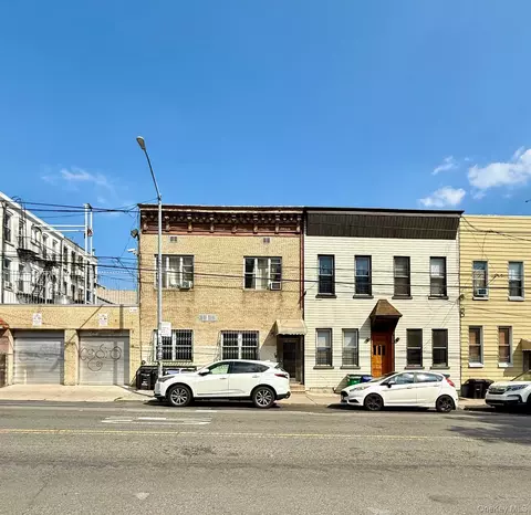 1822 Stanhope St, New York, NY 11385