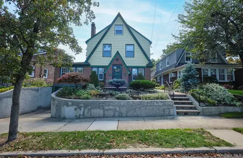 88 Mayfair Ave, Floral Park, NY 11001