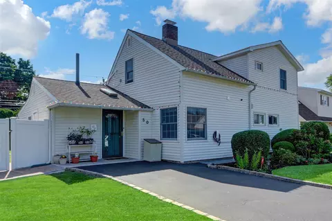 50 Apollo Ln, Hicksville, NY 11801