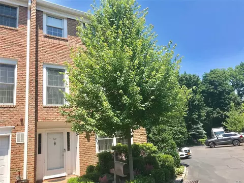 87 Marjorie Ct, North Hempstead, NY 11030