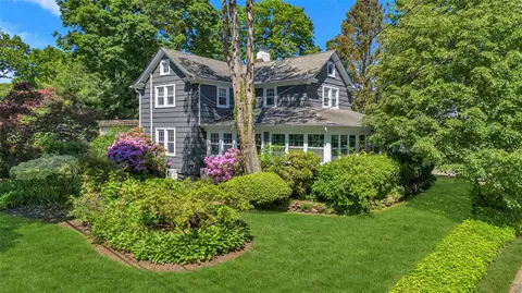 3 Turnip Hl, Northport, NY 11768