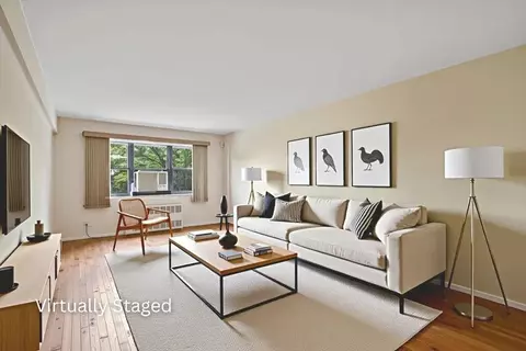 31-70 138th St #2D, Flushing, NY 11354