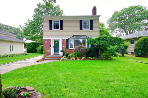 30 Prescott St, Garden City, NY 11530