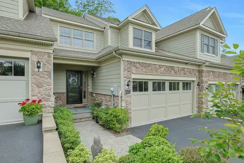 10 Bonham Ln, Cortlandt, NY 10567