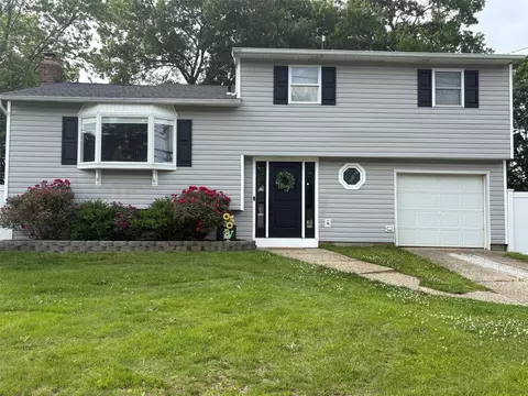 93 Holiday Park Dr, Centereach, NY 11720