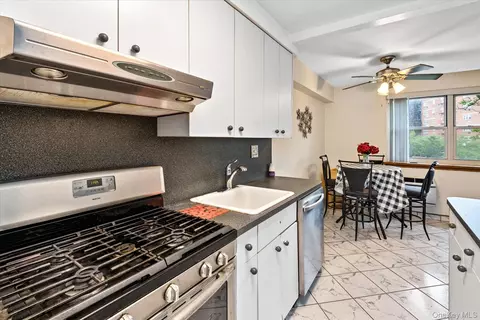 151-25 88th St #1D, New York, NY 11414