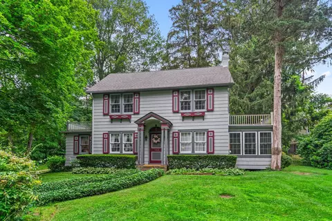 182 Vineyard Rd, Huntington, NY 11743
