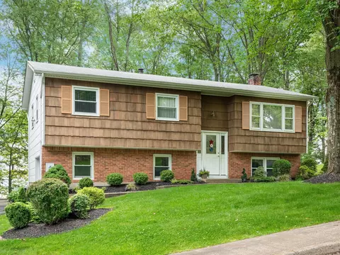 17 Woodrum Dr, Stony Point, NY 10980