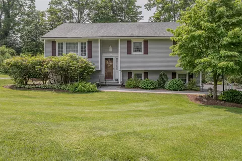 2 Valley View Cir, Warwick, NY 10990