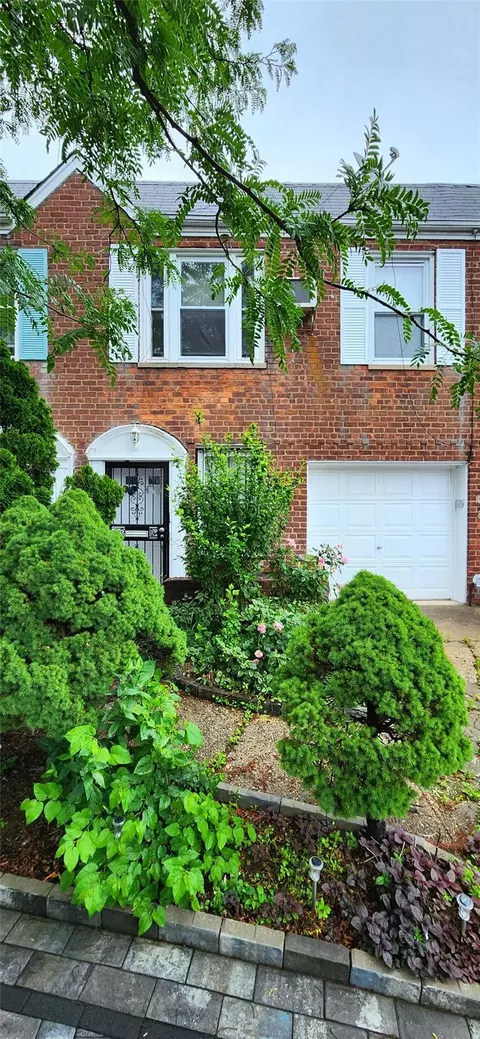 10759 124th St, South Richmond Hill, NY 11419