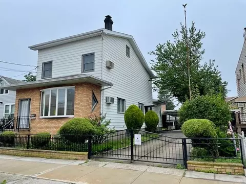 53-80 72nd Pl, Maspeth, NY 11378