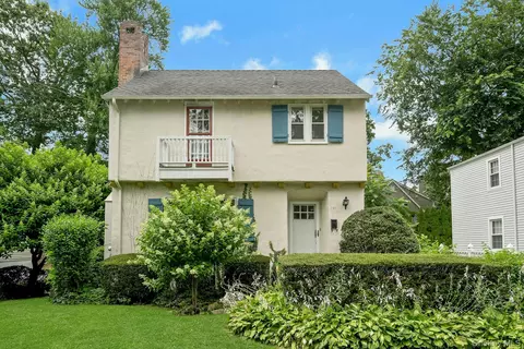151 Clarence Rd, Scarsdale, NY 10583